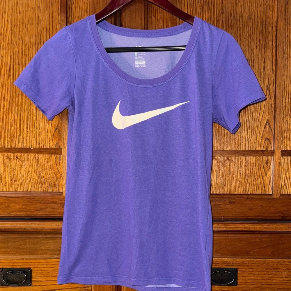 Nike “The Nike Tee” Dri-Fit Scoop Athletic Cut Top Swoosh Logo Sporty Team Color
